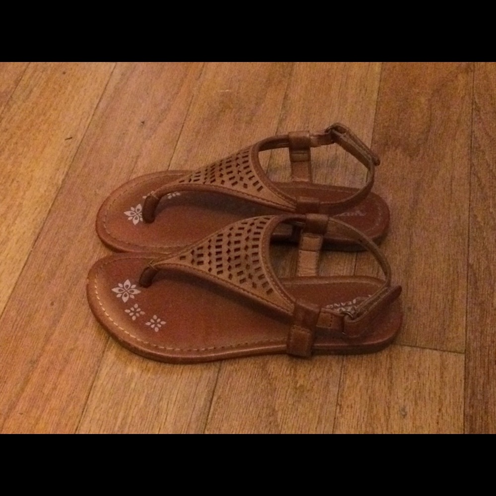 Arizona Jeans Girls 1M Tan Thong Sandals - Picture 4 of 5